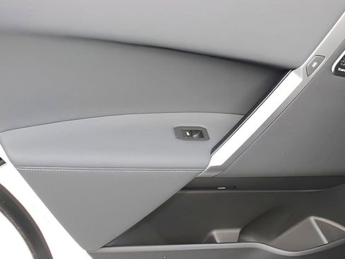 Used 2025 BMW iX M60 image 32