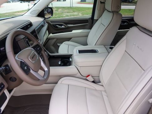 Used 2023 GMC Yukon Denali RWD image 12