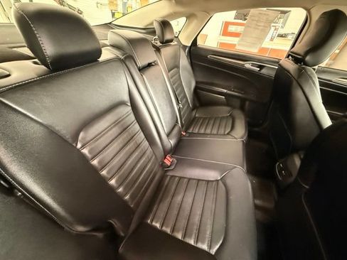 Used 2017 Ford Fusion SE w/ Fusion SE Technology Package FWD image 28