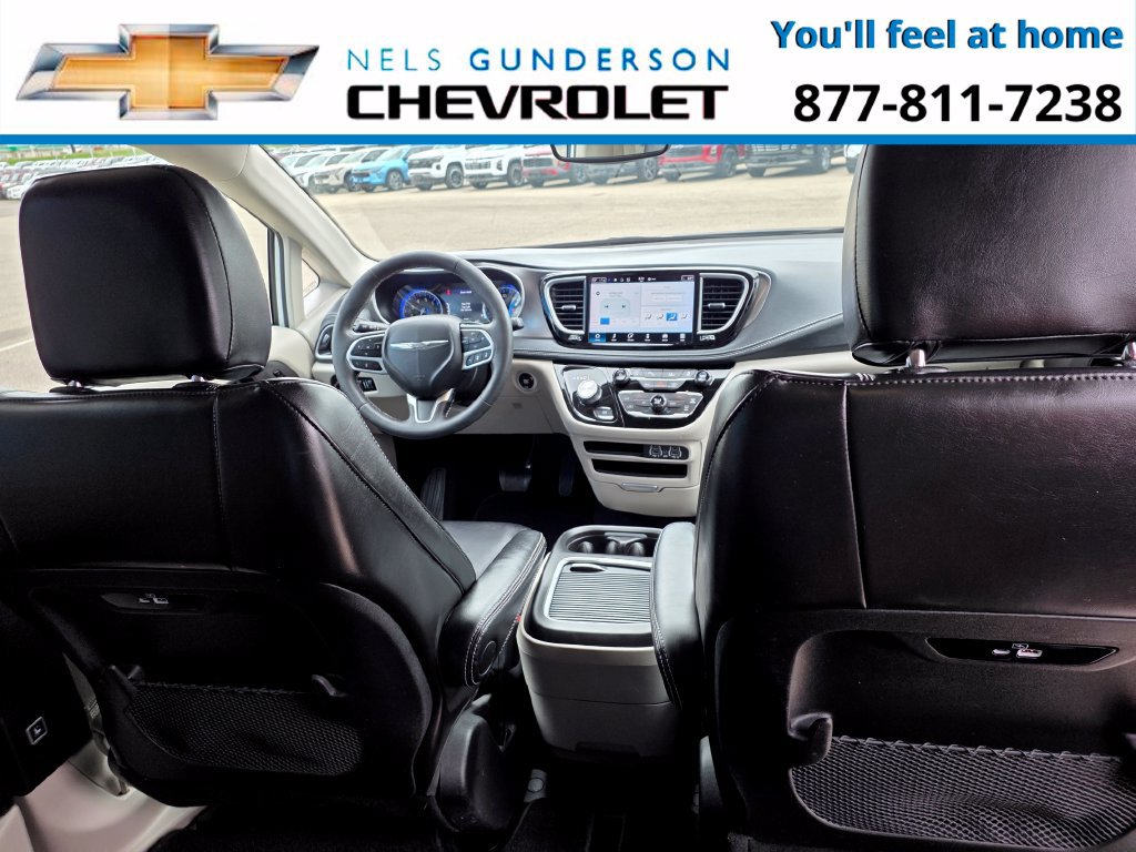 Used 2024 Chrysler Pacifica Touring-L FWD image 15