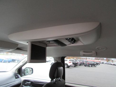 Used 2017 Dodge Grand Caravan SE w/ Power Window Group image 6