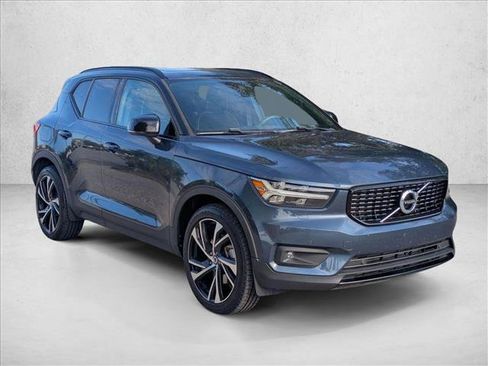 Used 2022 Volvo XC40 T5 R-Design w/ Climate Package AWD/4WD image 3