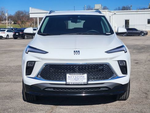 Used 2024 Buick Encore GX Sport Touring image 2