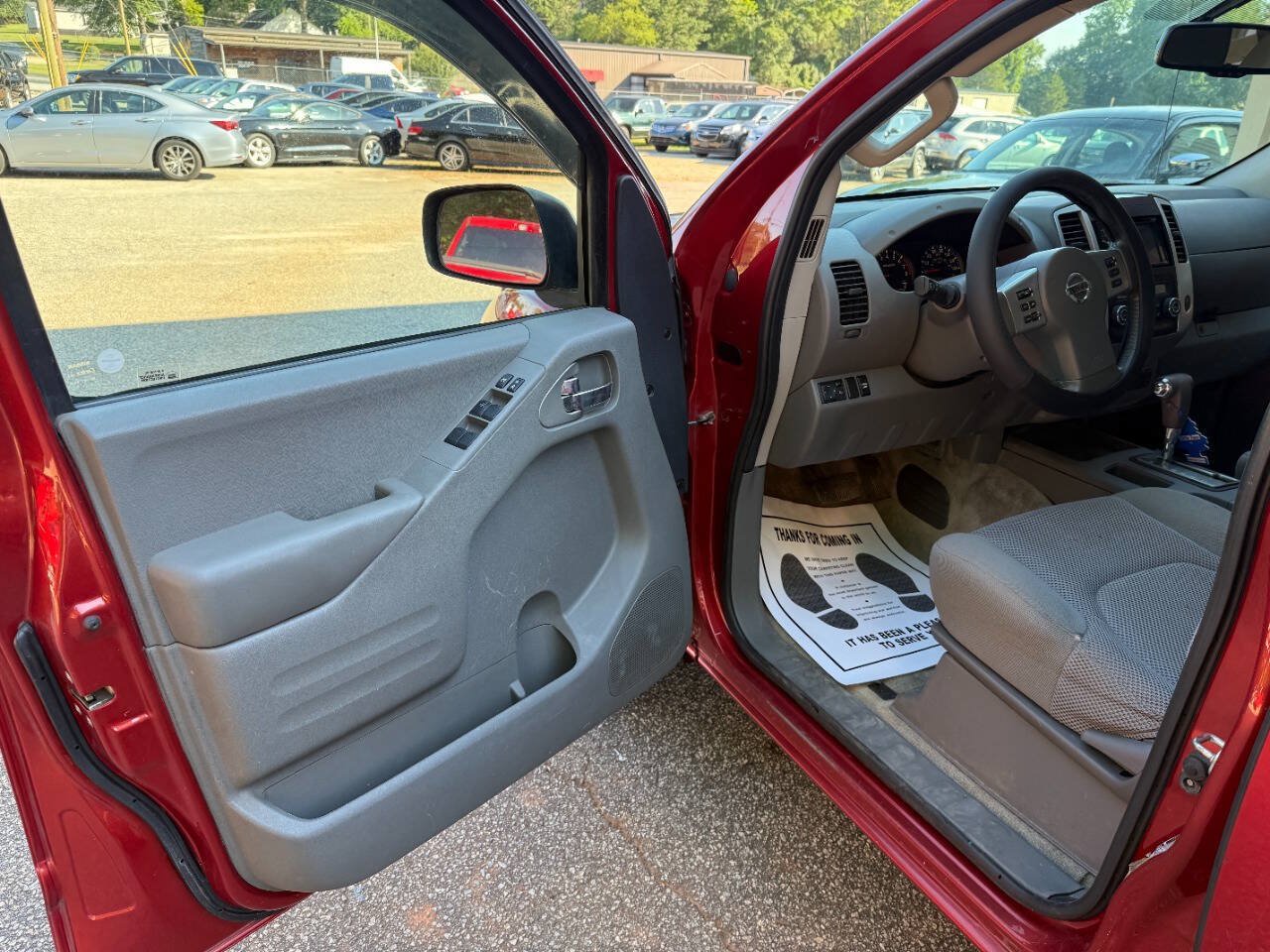 Used 2017 Nissan Frontier SV w/ SV Value Truck Package RWD image 8