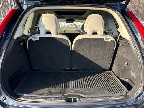 Used 2022 Volvo XC90 T5 Momentum image 9