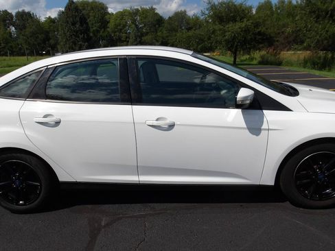 Used 2017 Ford Focus SE FWD image 30