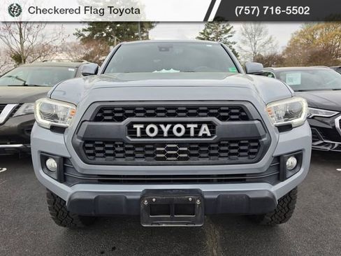 Used 2019 Toyota Tacoma TRD Off-Road image 2
