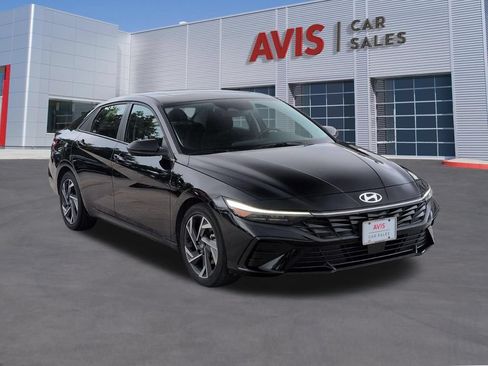 Used 2025 Hyundai Elantra SEL FWD image 3