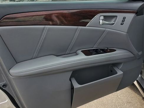 Used 2009 Toyota Avalon Limited image 7