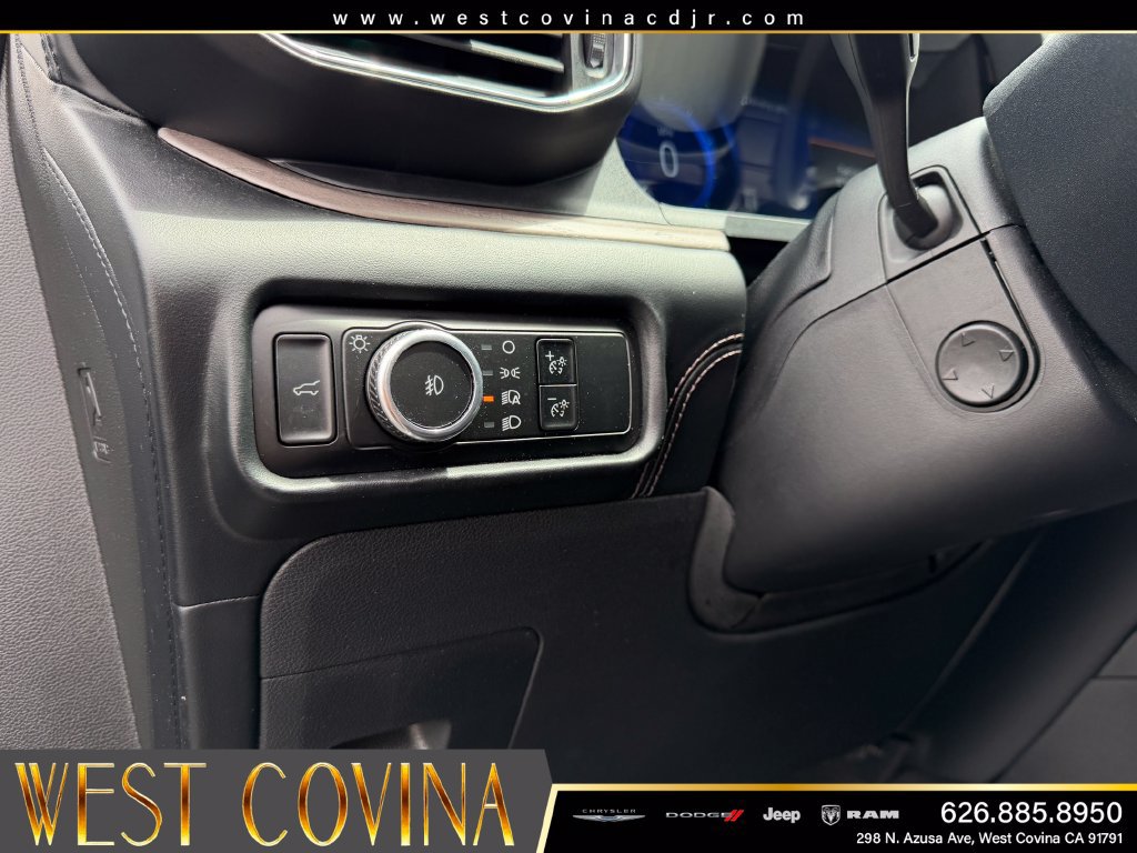 Used 2024 Ford Explorer Platinum w/ Technology Package AWD/4WD image 15