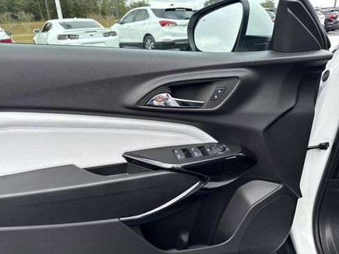 New 2025 Chevrolet Trax LT w/ Driver Confidence Package image 20