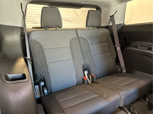 Used 2023 GMC Acadia SLE w/ Driver Convenience Package image 31