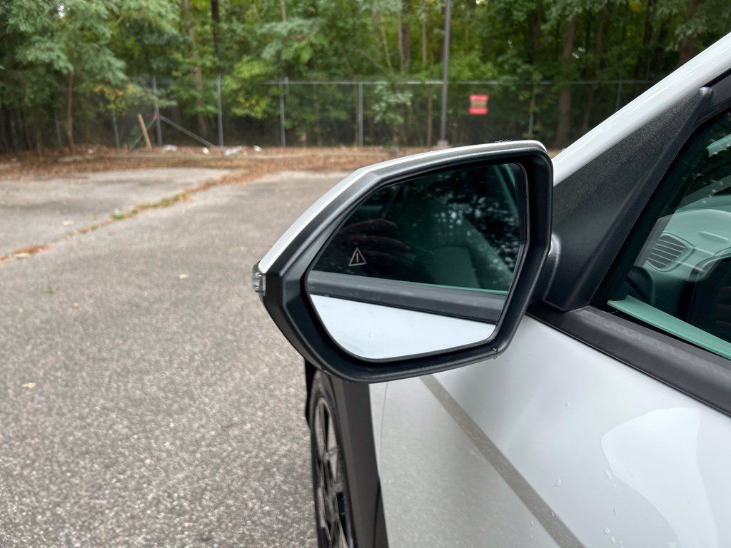 Used 2025 Hyundai Kona SEL FWD image 11