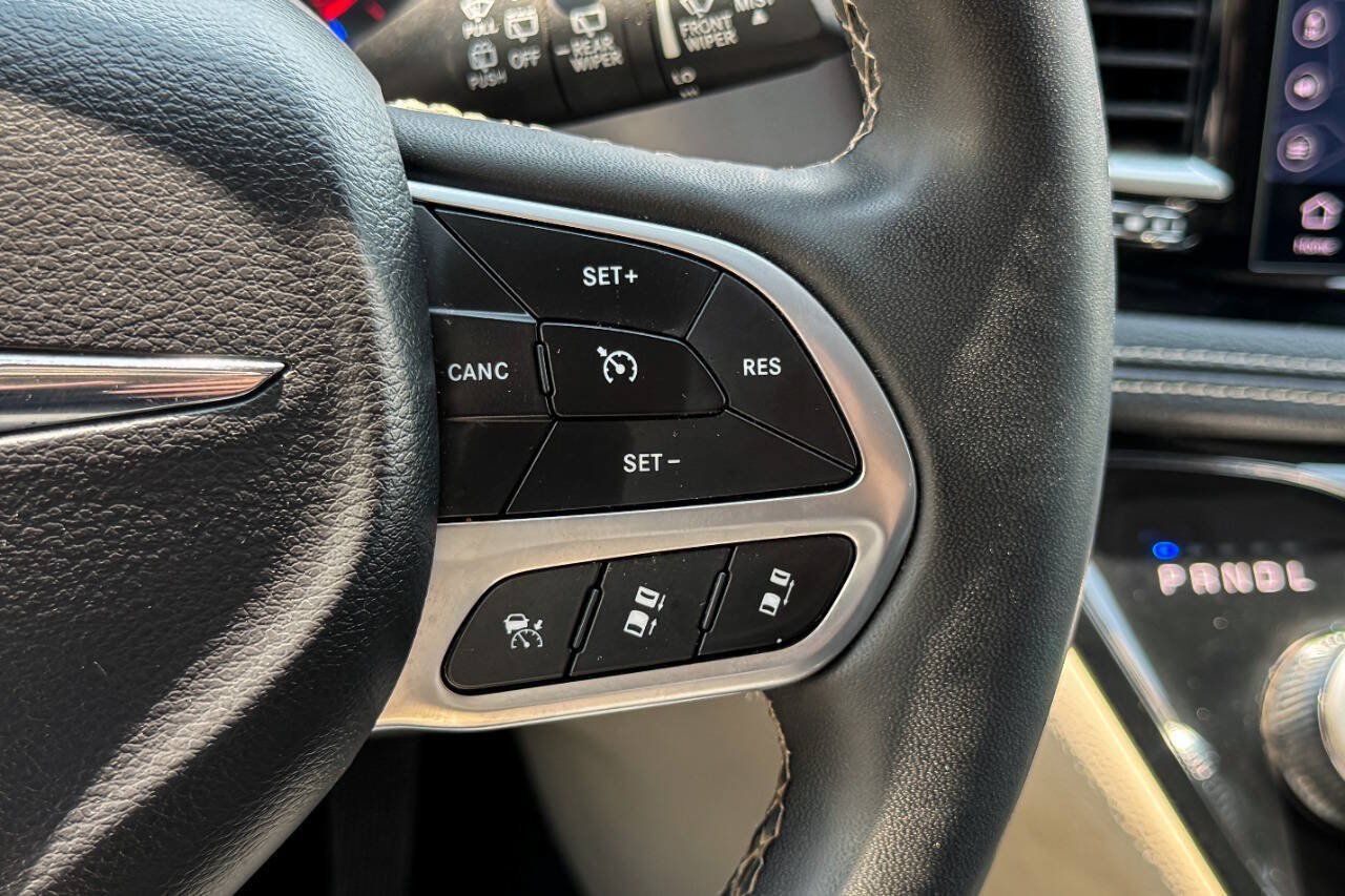Used 2024 Chrysler Pacifica Limited FWD image 30