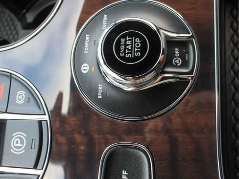 Used 2024 Bentley Bentayga Extended Wheelbase image 34