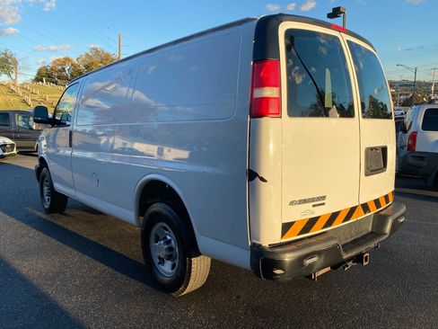 Used 2012 Chevrolet Express 2500 image 5