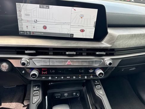 Used 2025 Kia Telluride AWD image 11
