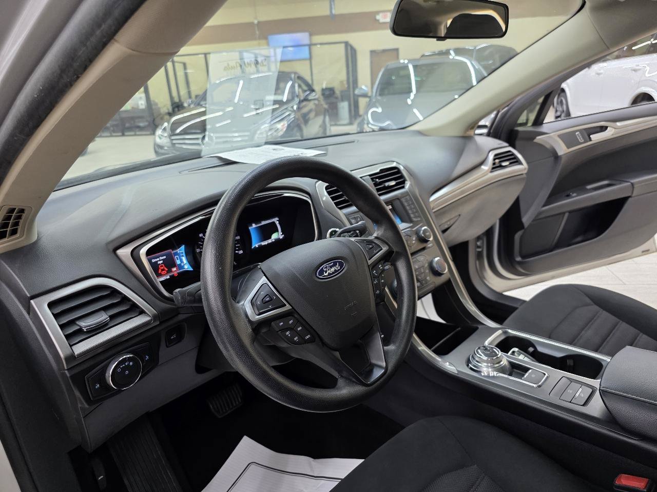 Used 2018 Ford Fusion SE FWD image 16