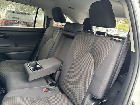 Used 2023 Toyota Highlander LE image 24