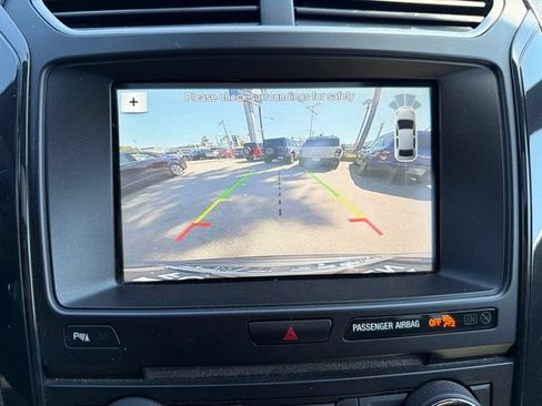 Used 2018 Ford Explorer XLT w/ Equipment Group 202A FWD image 9