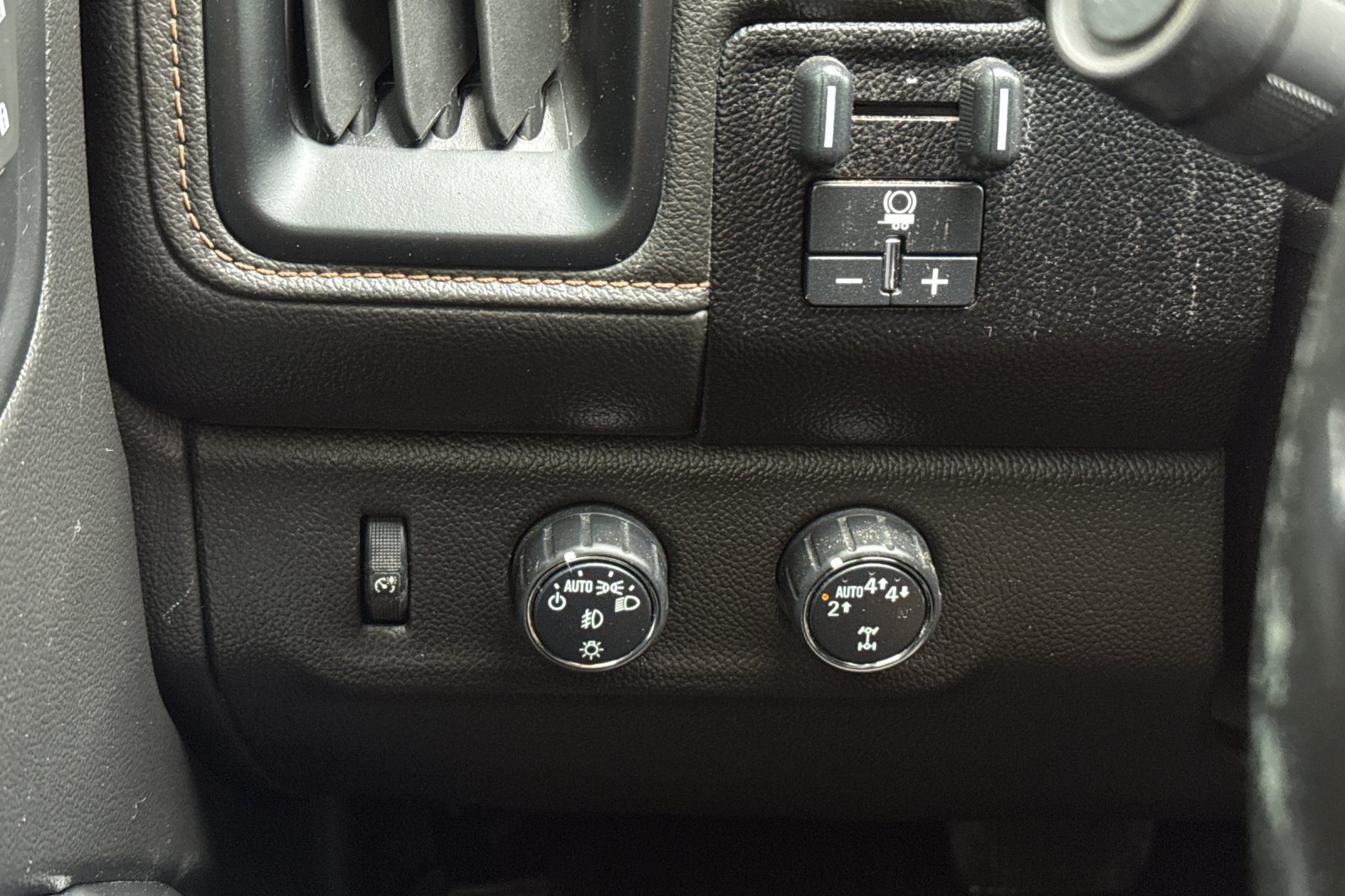 Used 2021 GMC Canyon AT4 w/ Driver Alert Package AWD/4WD image 39
