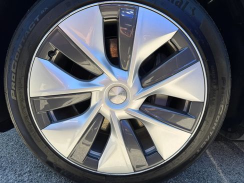 Used 2023 Tesla Model Y Long Range AWD/4WD image 28