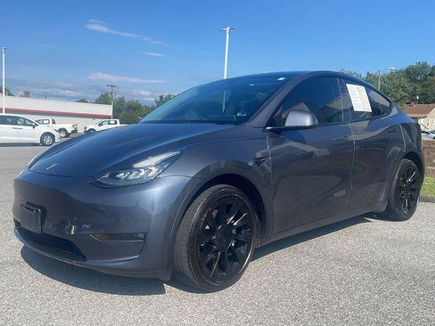 Used 2022 Tesla Model Y Long Range AWD/4WD image 3
