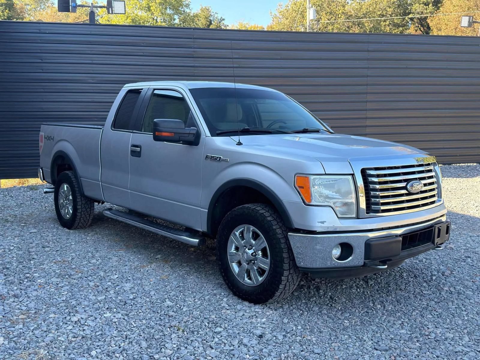 Used 2011 Ford F150 XLT w/ XLT Chrome Pkg AWD/4WD image 3