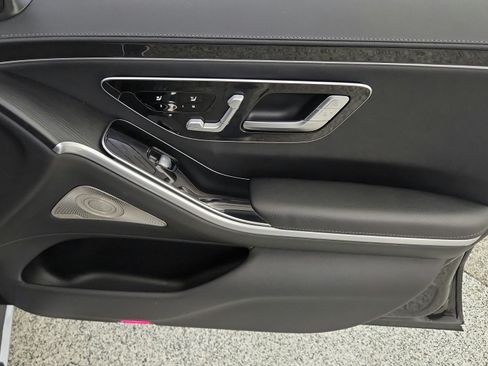 Used 2023 Mercedes-Benz S 500 4MATIC w/ AMG Line image 33