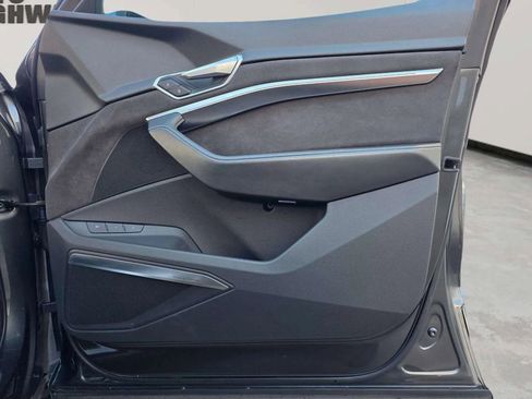 Used 2019 Audi e-tron Prestige w/ Prestige Package image 15