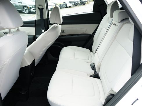 Used 2025 Hyundai Tucson SE image 24