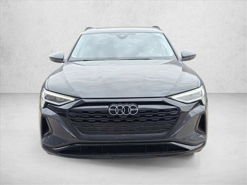 Used 2024 Audi Q8 e-tron Premium image 2