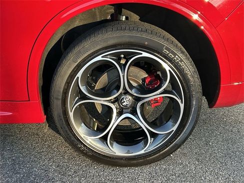 Used 2022 Alfa Romeo Stelvio Veloce image 11