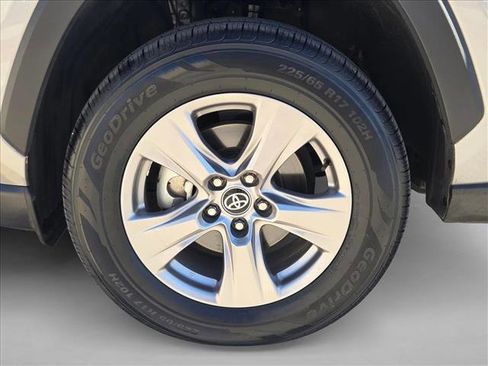 Used 2025 Toyota RAV4 XLE image 22