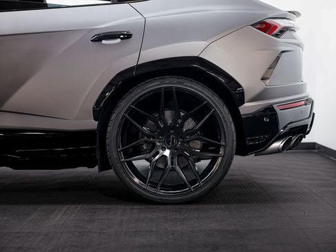 Used 2019 Lamborghini Urus image 9