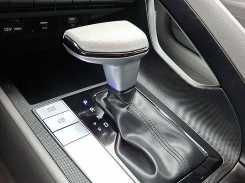 Used 2023 Hyundai Elantra SEL image 9