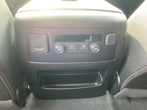 Used 2020 GMC Yukon SLT w/ Value Plus Edition image 23