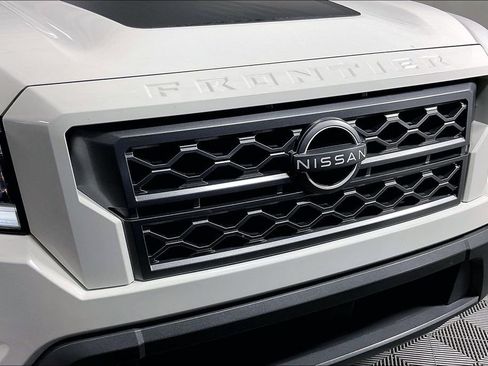 Used 2024 Nissan Frontier SL w/ Technology Package image 41