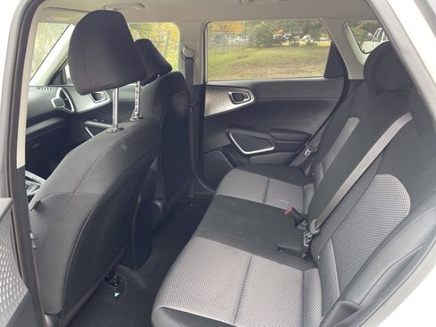 Used 2025 Kia Soul LX w/ LX Technology Package image 8