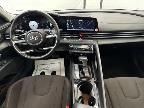 Used 2025 Hyundai Elantra SEL FWD image 21