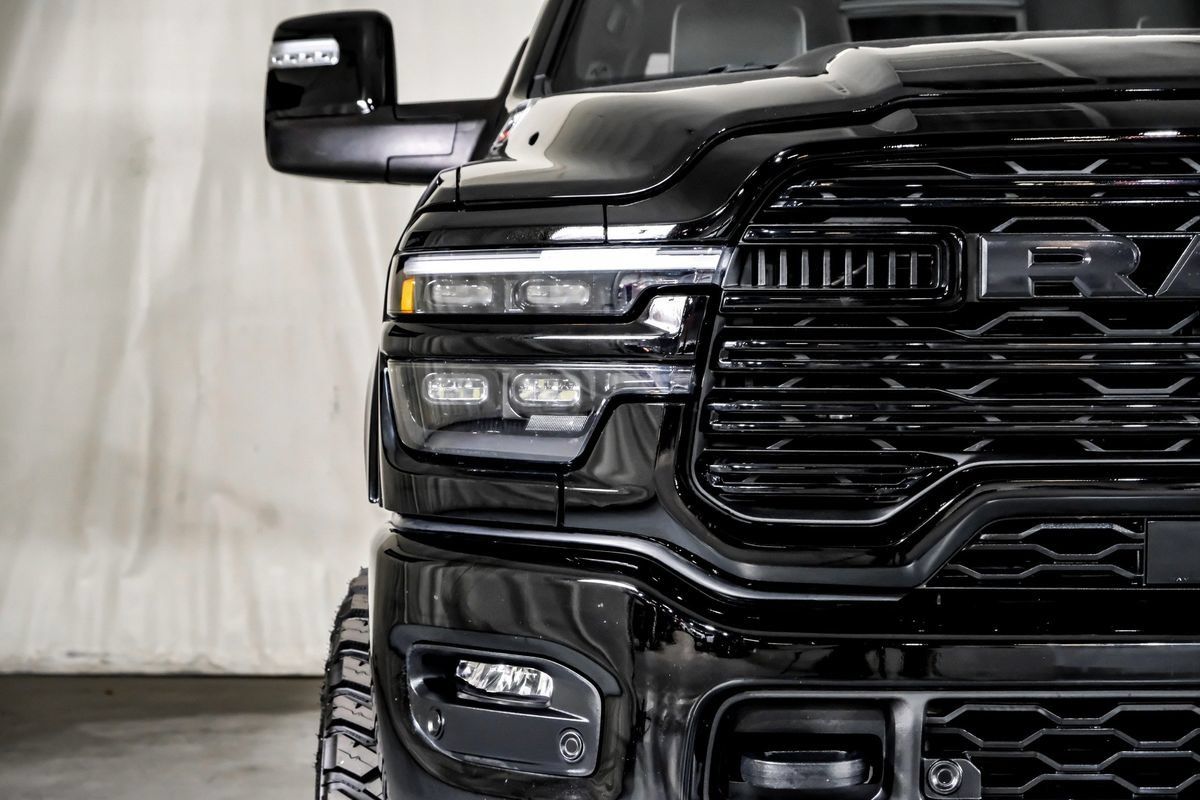 Used 2025 RAM 2500 Laramie AWD/4WD image 40