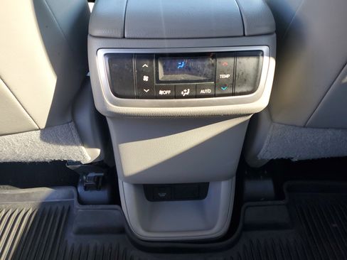 Used 2019 Toyota Highlander Limited image 17