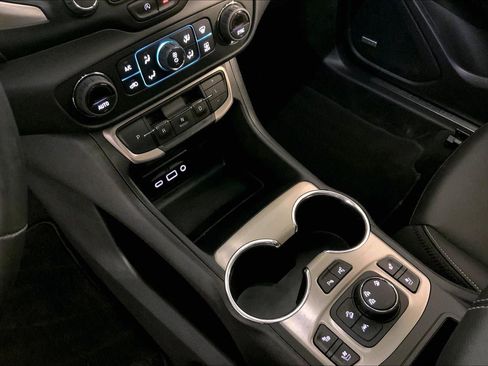 Used 2023 GMC Terrain Denali w/ Denali Premium Package image 17