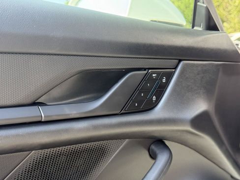 Used 2022 Porsche Taycan RWD image 20