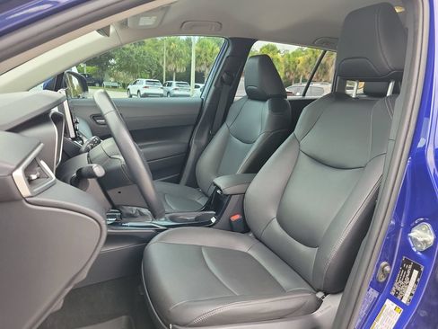 Used 2022 Toyota Corolla Cross XLE FWD image 16