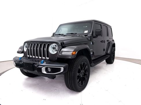 Used 2022 Jeep Wrangler Unlimited Sahara AWD/4WD image 12