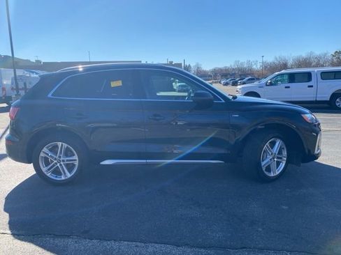 Used 2021 Audi Q5 e Premium w/ Convenience Package image 2
