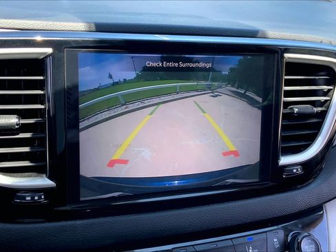 Used 2023 Chrysler Pacifica Touring-L FWD image 29