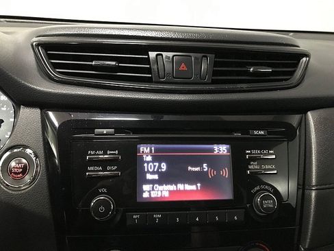 Used 2017 Nissan Rogue SV FWD image 27