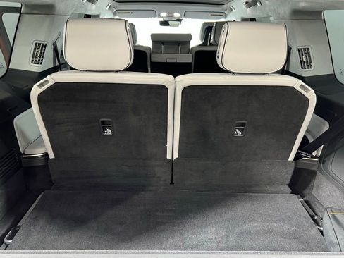 Used 2024 Rivian R1S Launch Edition image 33